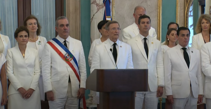 El canciller Roberto Álvarez dando lectura a la Declaración de Santo Domingo. Inter News Service