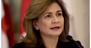 Vicepresidenta-dominicana-Raquel-Pena-dando-declaraciones-sobre-las-pandillas-haitianas.-Inter-News-Service.