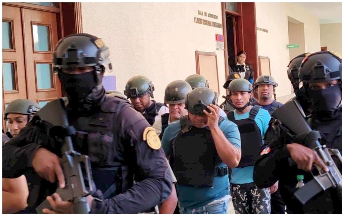 Vista de los policías imputados de sustraer y vender más de 900 mil municiones. Inter News Service