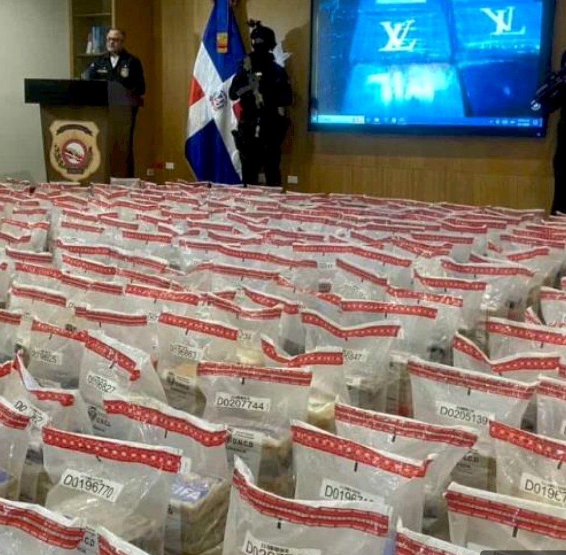 Las autoridades dominicanas aún investigan el origen de las nueve toneladas de cocaína. Inter News Service
