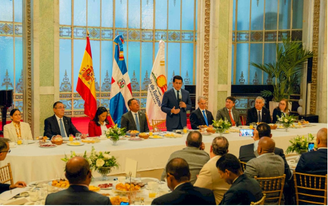 El ministro dominicano de Turismo David Collado ofreciendo detalles del evento FITUR 2025. Inter News Service