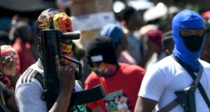 Imagen de una de las pandillas causante de la violencia y crímenes en Haití. Inter News Service