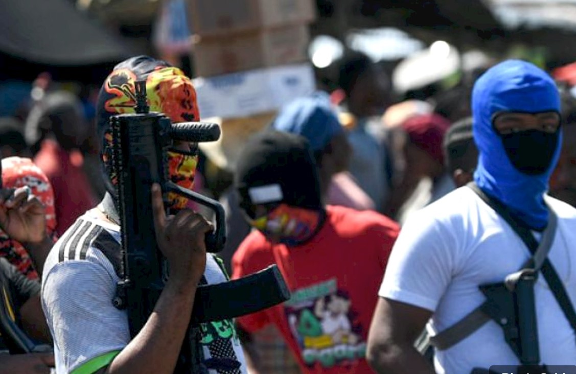 Imagen de una de las pandillas causante de la violencia y crímenes en Haití. Inter News Service