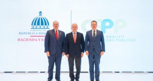 Magín Díaz, Felipe Larraín y Víctor-Ito-Bisonó (Foto oficial). Inter News Service