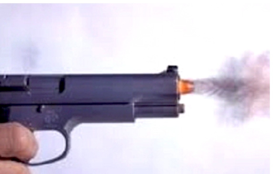 Las armas de fuego ilegales son usadas por individuos dominicanos para cometer acciones sangrientas. Inter News Service