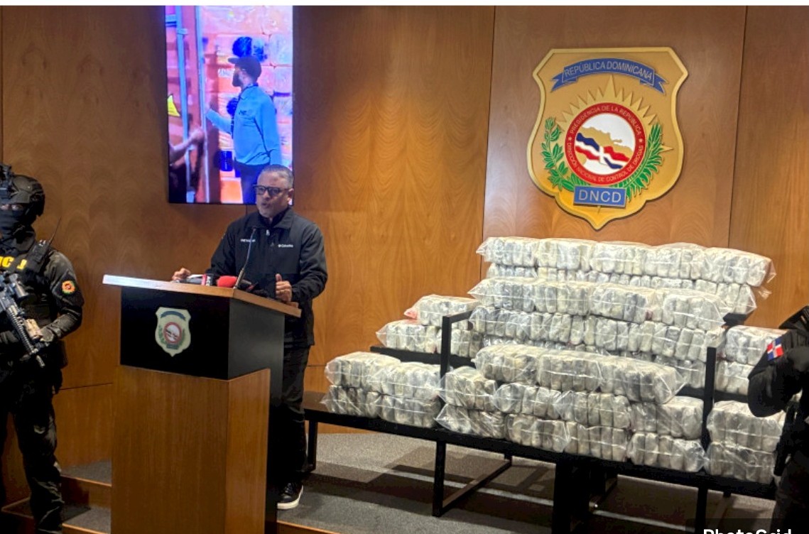 Presentación de la droga incautada. (Fuente DNCD). Inter News Service