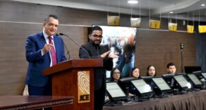 El presidente de la Junta Central Electoral, Román Andrés Jáquez Liranzo, dando explicaciónes sobre la nueva cédula. (Fuente oficial). Inter News Service