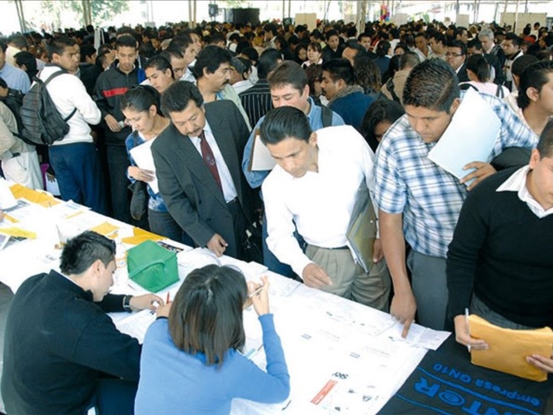 Personas participando en una Feria de Empleos organizada por el Ministerio de Trabajo de la República Dominicana. (Imagen Archivo). Inter News Service