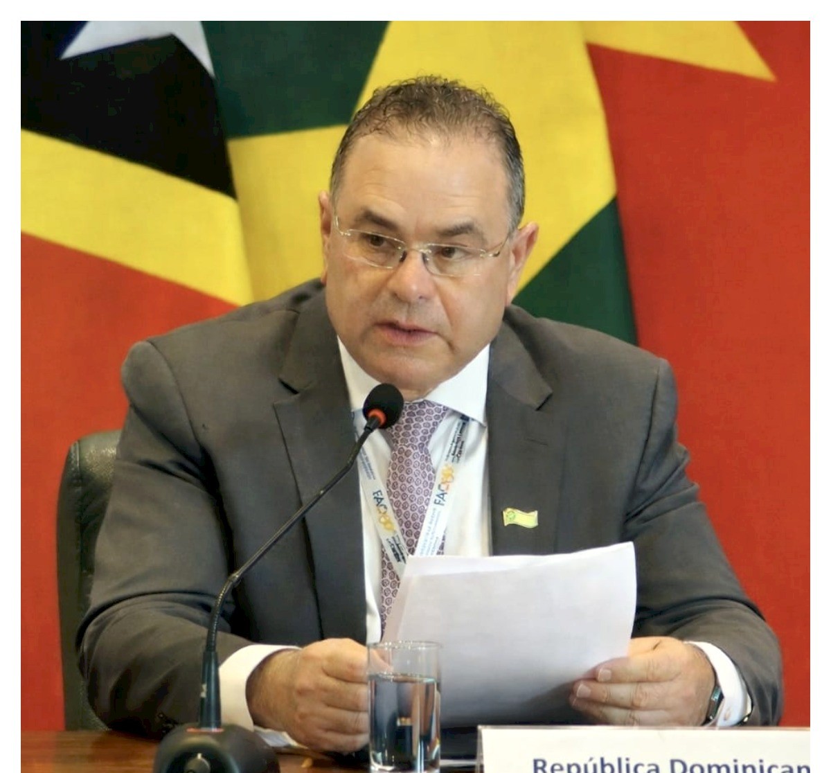 El ministro Francisco Oliverio Espaillat, exponiendo en la Conferencia Regional de la FAO. (Fuente oficial). Inter News Service