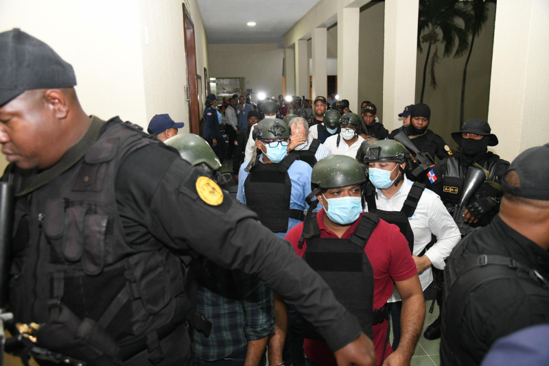 Grupo de acusados por el Ministerio Público de formar parte de una red criminal de militares y civiles dedicada a estafar al Estado dominicano. /Fuente Externa. Inter News Service