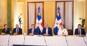 Imagen de archivo de la reunión del estadista Luis Abinader con representantes de las principales asociaciones empresariales, industriales, comerciales y agrícolas del país. (Fuente oficial). Inter News Service