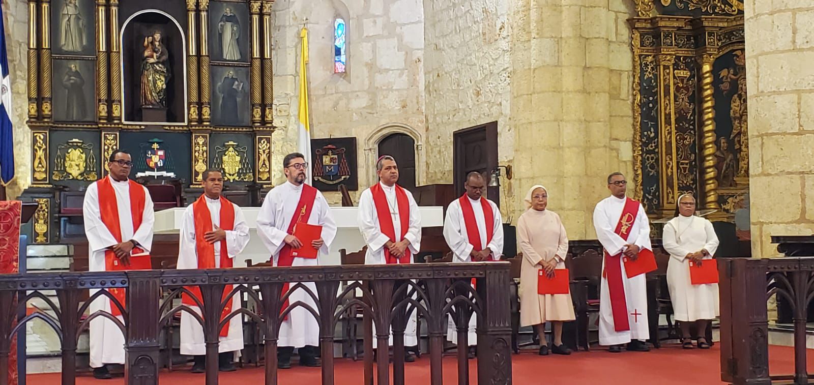 Los religiosos de la Iglesia católica que participaron en el Sermón de las Siete Palabras. (Fuente externa). Inter News Service