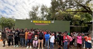 Haitianos indocumentados detenidos por el Ejército dominicano en los operativos fronterizos. (Fuente externa). Inter News Service