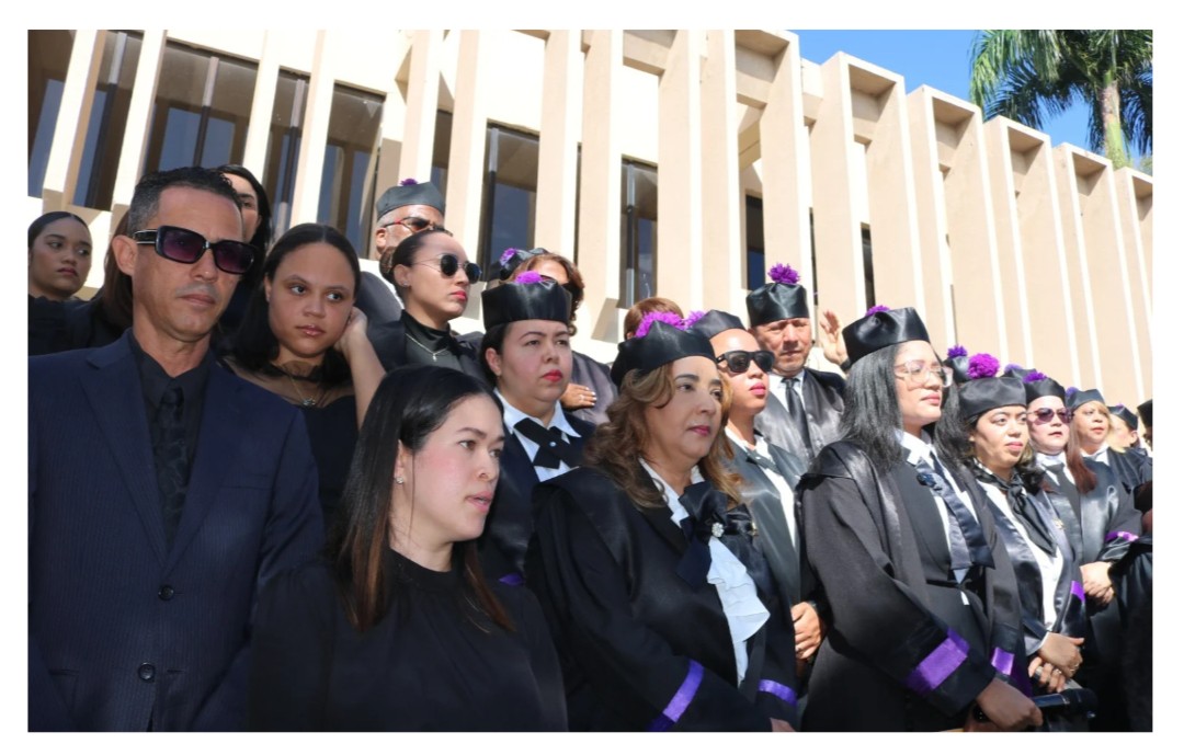 Vista parcial de los jueces y otros servidores judiciales que reclaman varias reivindicaciones. (Fuente externa). Inter News Service