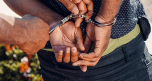 El Ministerio Público solicitará medidas de coerción contra el inspector migratorio. (Fuente externa). Inter News Service