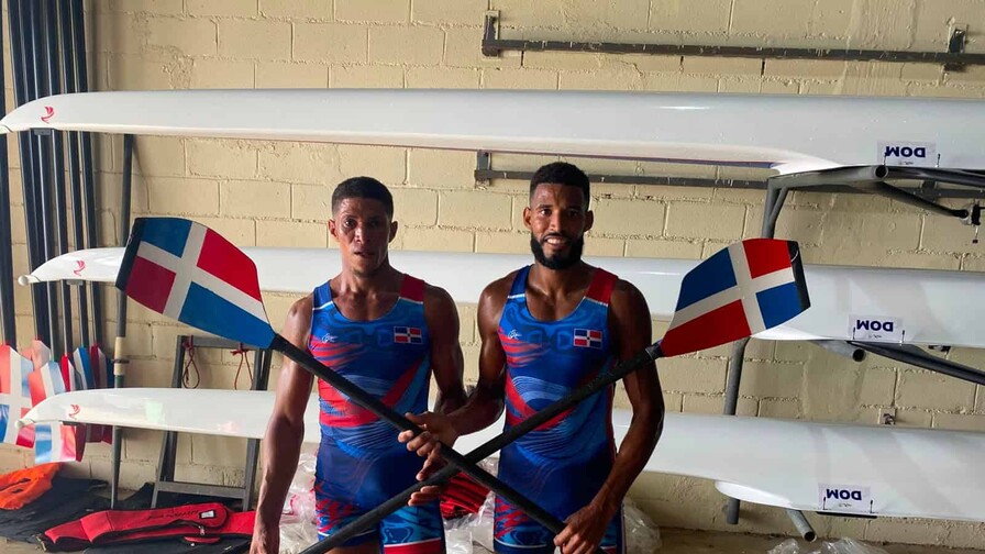 Carlos Rodríguez (izquierda) e Ignacio Vásquez (derecha), ganadores de la primera medalla a la República Dominicana en los juegos Centroamericanos y del Caribe (Fuente externa). Inter News Service