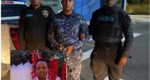 El cabo José Francisco Moreta Heredia mientras era arrestado por la muerte del joven Darlin Enmanuel Mercado Reyes (foto recuadro). (Fuente externa). Inter News Service