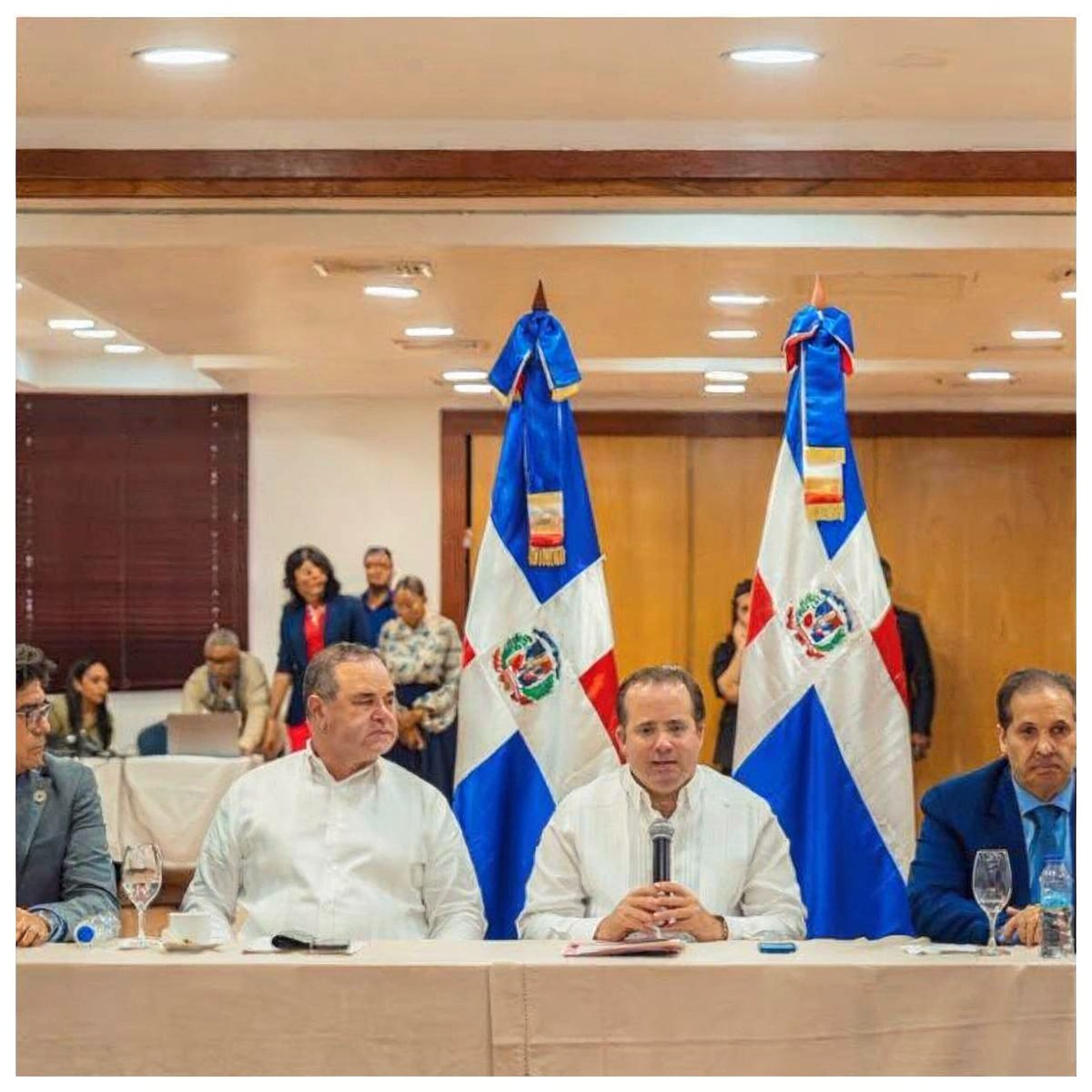 El ministro José Ignacio Paliza mientras daba detalles del plan preventivo gubernamental para enfrentar los posibles efectos de El Niño. (Fuente externa). Inter News Service