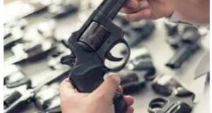 Las armas de fuegos de diversos tipos frecuentan en las manos de civiles dominicanos y una gran parte de estas son ilegales. Inter News Service