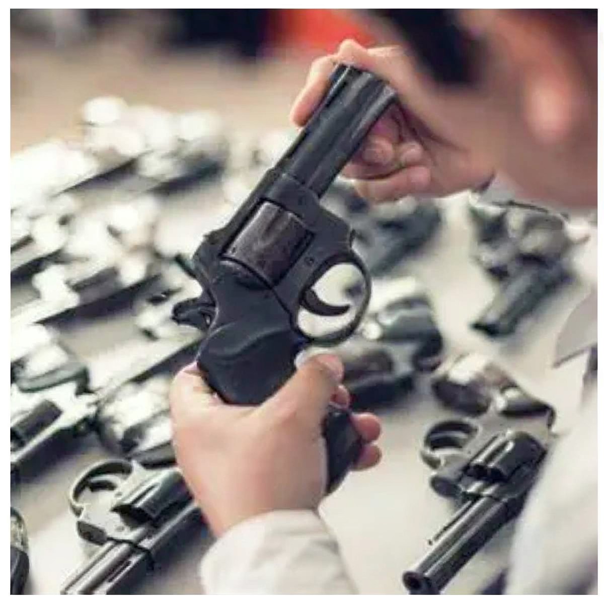 Las armas de fuegos de diversos tipos frecuentan en las manos de civiles dominicanos y una gran parte de estas son ilegales. Inter News Service
