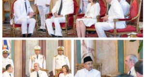 El presidente de la República, Luis Abinader, conversando con algunos de los nuevos embajadores. Le acompañan, la vicepresidenta Raquel Peña y el ministro de Relaciones Exteriores, Víctor Bisonó Haza. (Fuente oficial). Inter News Service