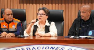 Desde la izquierda, Carlos Manuel Paulino, Gloria Ceballos y Erdwin Olivares, mientras daban detalles sobre los desplazamientos de las lluvias en República Dominicana. (Fuente externa). Inter News Service