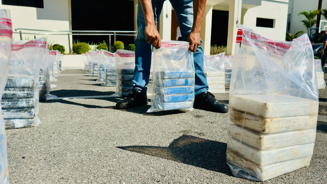 Vista de la droga confiscada en las costas de la República Dominicana. (Fuente DNCD). Inter News Service